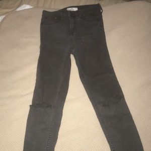 Black ripped Hollister skinny jeans!